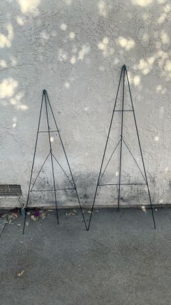 Two free easels
