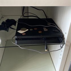PS4 Slim 