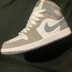 Jordan Retro 1 Mids Size 8 