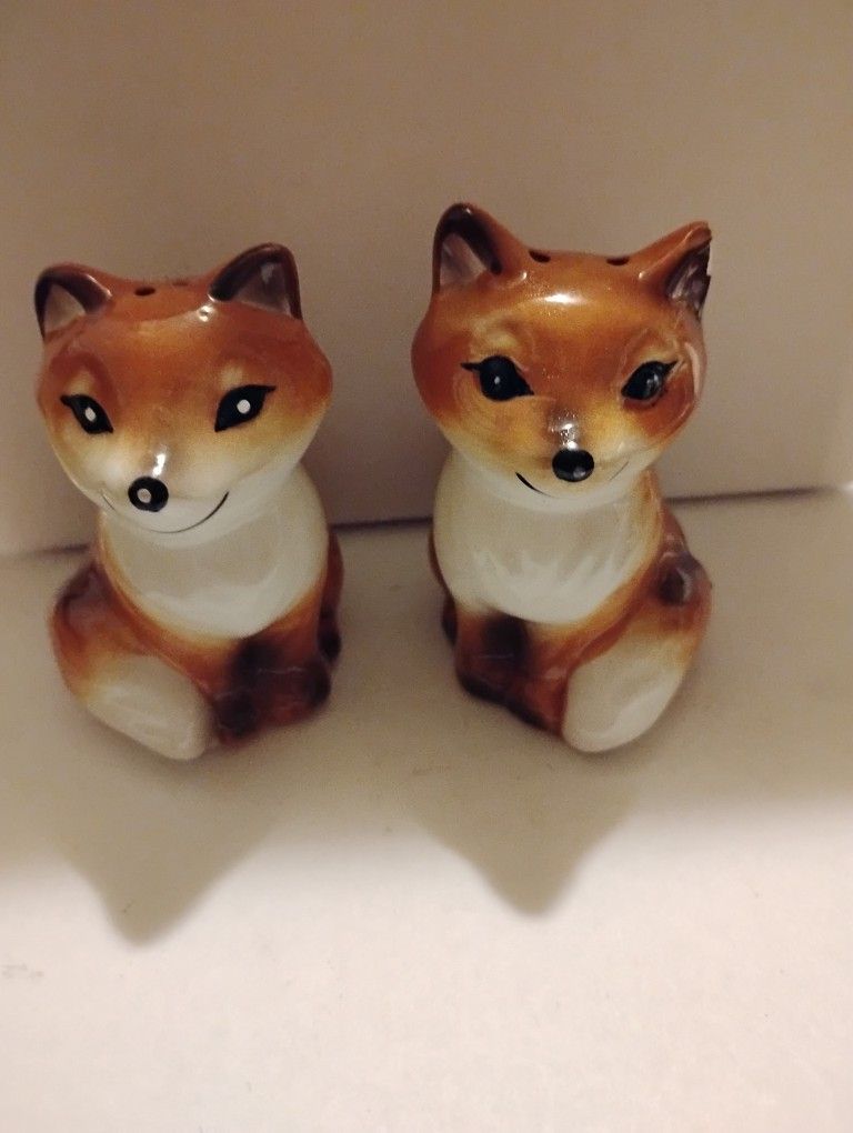 VINTAGE SALT AND PEPPER SHAKERS