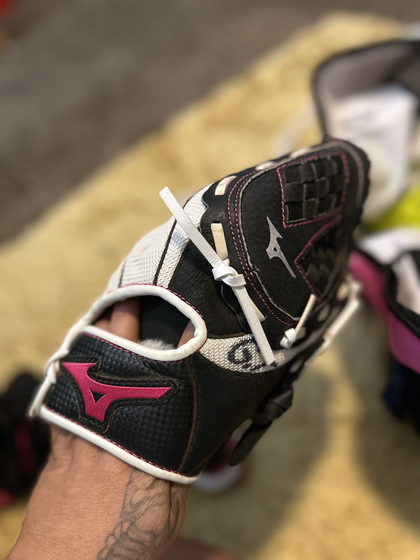 Softball 🥎 Gloves And balls