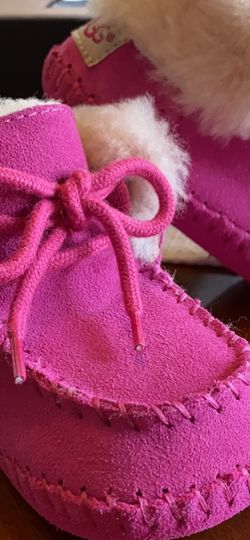 UGG infant girl size 0/1 Sparrow boots princess pink 0-6 months