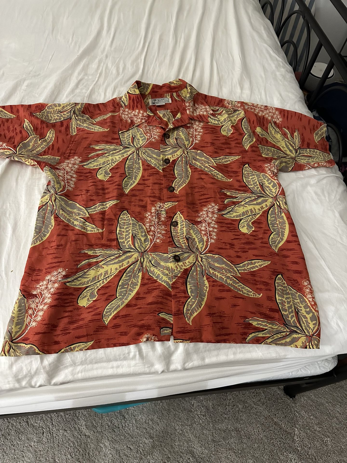 An Original Avanti 100% Silk Hawaiian Shirt S/M