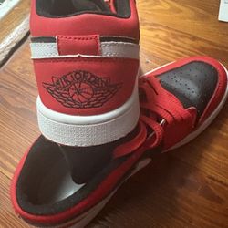 Nike Air Jordan 1 Low Women’s size 8.5 White Very Berry