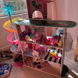 L.O.L Surprise dollhouse