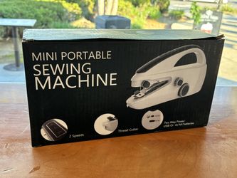 Mini sewing machine works with batteries or power cord