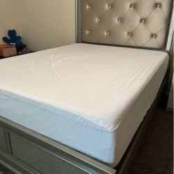 Bed Frame With Headboard // no mattress 