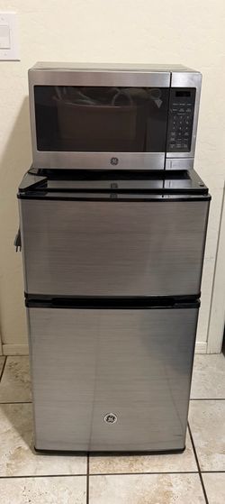 GE 3.1 cubic ft. Mini Refrigerator and GE 700 Watts Microwave BUNDLE