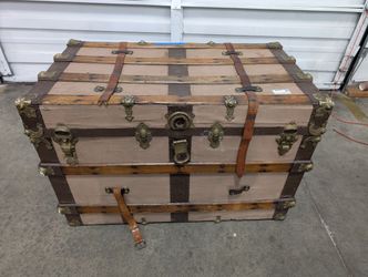 Vintage Style Wood and Metal Storage Trunk