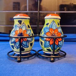 Pretty Hand Painted Ceramic Salt/peoptt 
