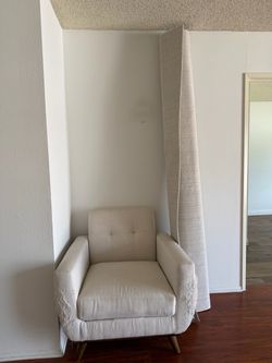 FREE CHAIR! CHAIR ONLY! (Rug gone)