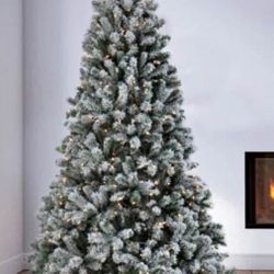 9 Foot Flocked Christmas Tree With Lights