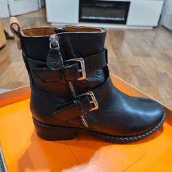 Real Leather Women’s Boots Size 7 1/2-Kenneth Cole