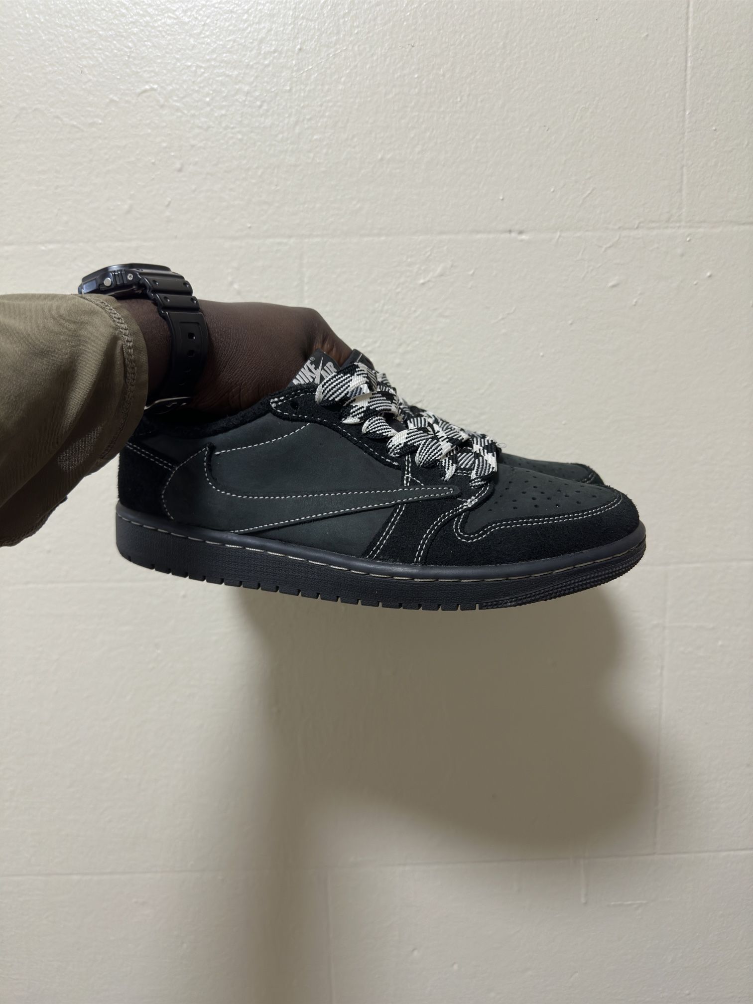 Jordan 1 Travis Scott Phantom