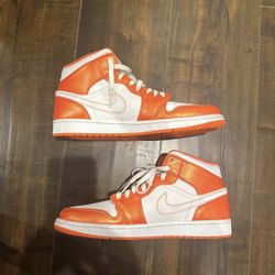 *SLIGHTLY USED + NO BOX* Air Jordan 1 Mid SE ‘Electro Orange'