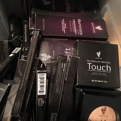 Makeup/Younique partial inventory 30% off!