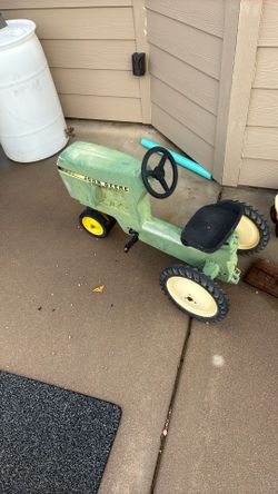 John Deere Kids Tricycle