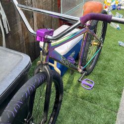 Throne Goon 29 250$ obo