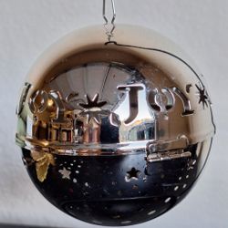 Beautiful large silver ornament that opens up