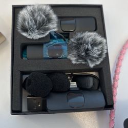 Wireless latch microphone