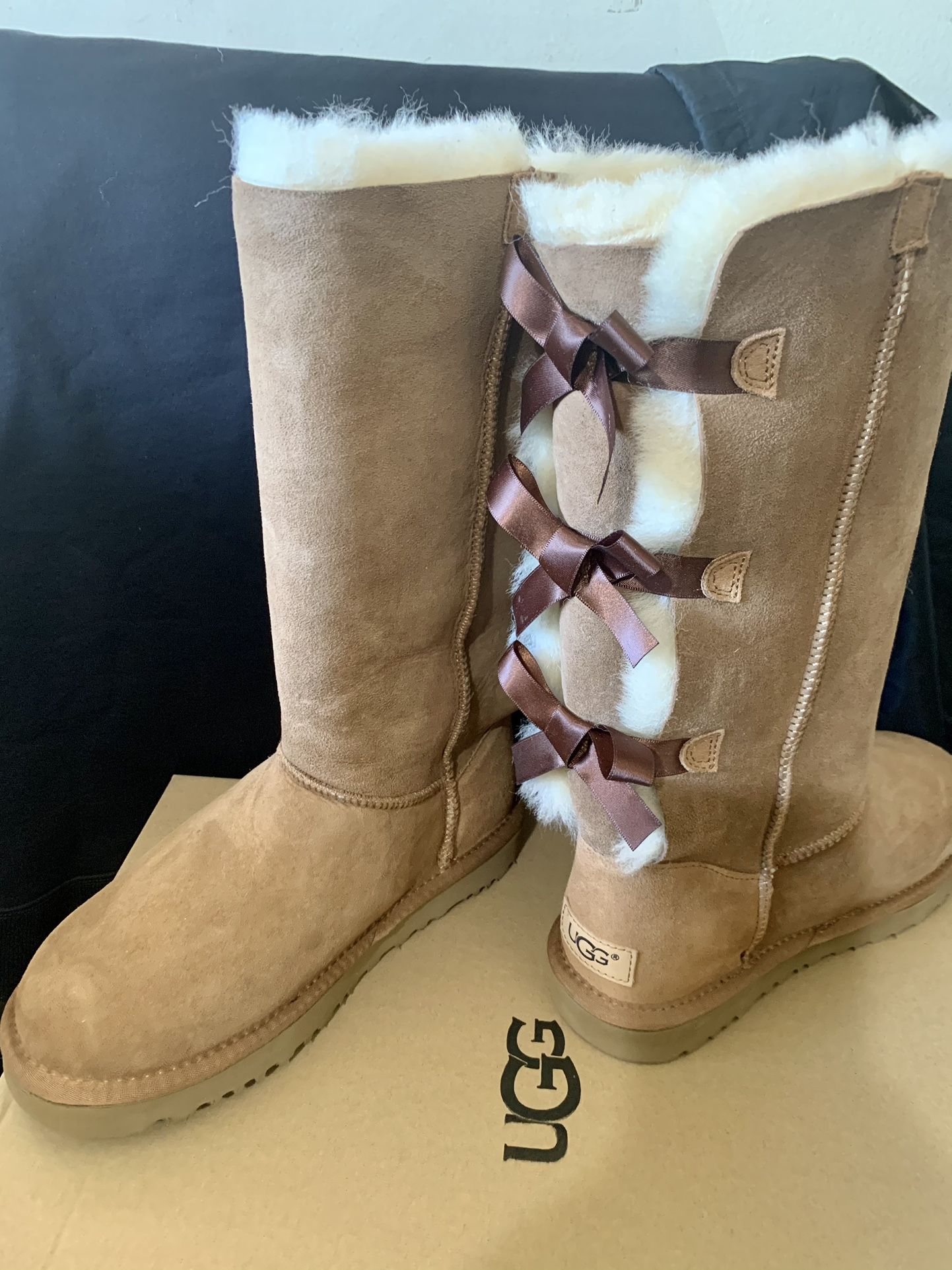 Ugg Woman’s Size 5 Chestnut New Bailey Bow Tall II