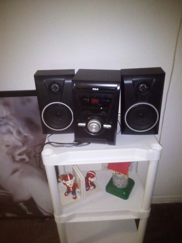 RCA STEREO AND CD PLAYER