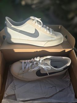 Nikes. 8.5