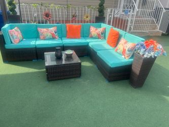 BEAUTIFUL 6 Piece with coffee table and cushions Furniture set