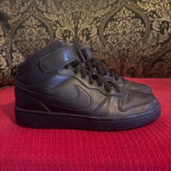 Nike Court Borough Mid 2 sneakers in "Triple Black"