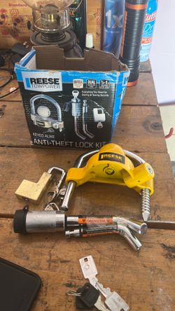 Trailer hitch locking kit
