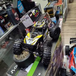 Capra 1/18 Scale 4x4 RC Lowrider With Front And Rear Steering New Ina Box