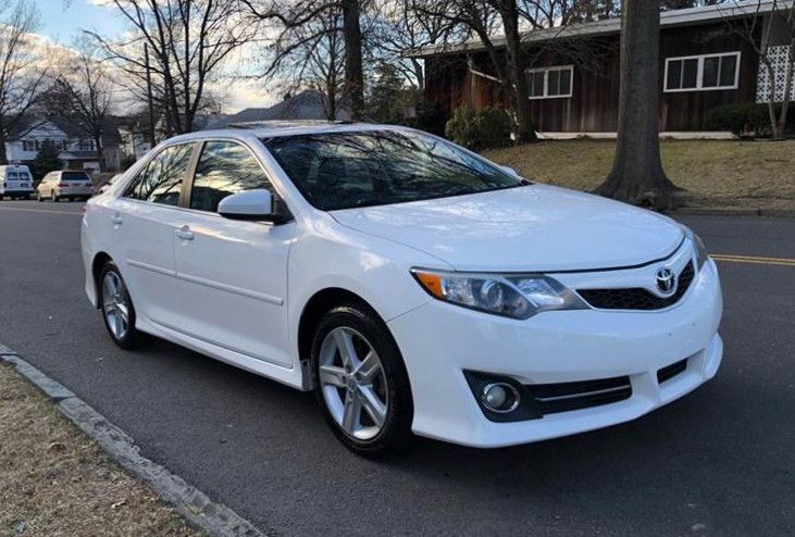 Very Nice 2010 Toyota Camry FWDWheels