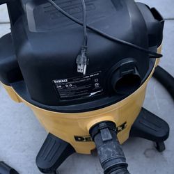 DEWALT 9 Gallons Shop Vacuum 