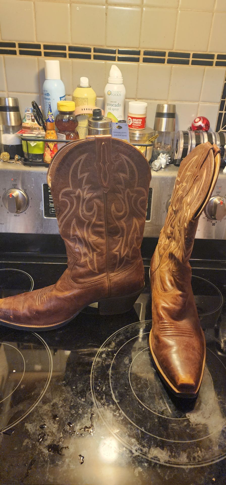 Ariat Size 12 d boots,tips have wear.bought them for a party,was going to use as planters after,changed my mond