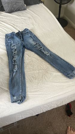 Distressed skinny jeans