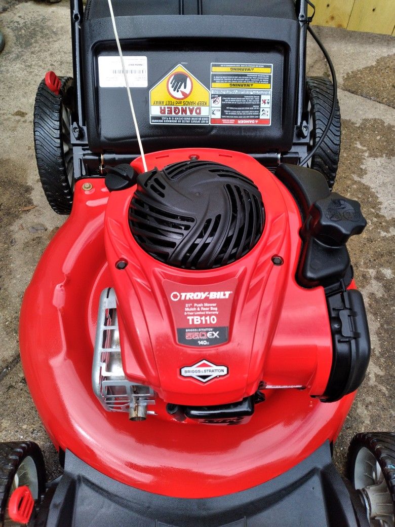 LIKE-NEW Troy-Bilt 21" Inch Push Lawnmower W/Bag And High Rear Wheels