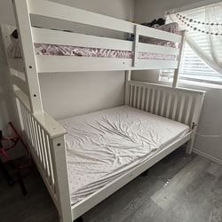 Queen / Twin bunk beds