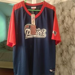 $66 Local Pickup 100% Authentic  Brand New With Tags Mitchell&Ness New England Patriots Super Bowl 36 Pullover V Neck Jersey Size 3XLB Price Is Firm