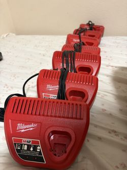 Milkwaukee M12 Charger