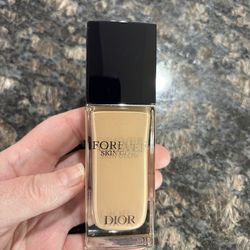 NEW DIOR FOREVER SKIN GLOW FOUNDATION IN 2.5 Neutral FULL SIZE $25!!
