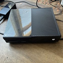 Xbox One W/Controller Cables + Halo 5