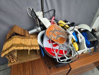 FREE ITEMS until 6pm TODAY - READ -  Hollywood - First come first serve.