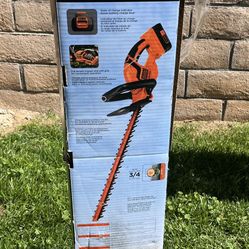 BLACK AND DECKER 40V TRIMMER WITH BATTERY AND CHARGER
