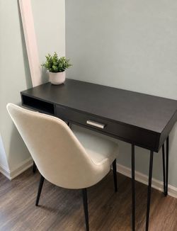 MODERN DESK & CHAIR
