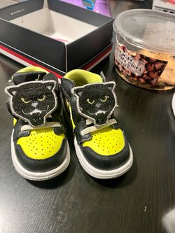 Halloween edition, Nike sneakers