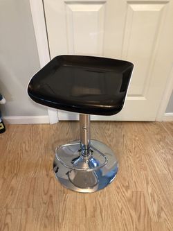 Adjustable bar Stool