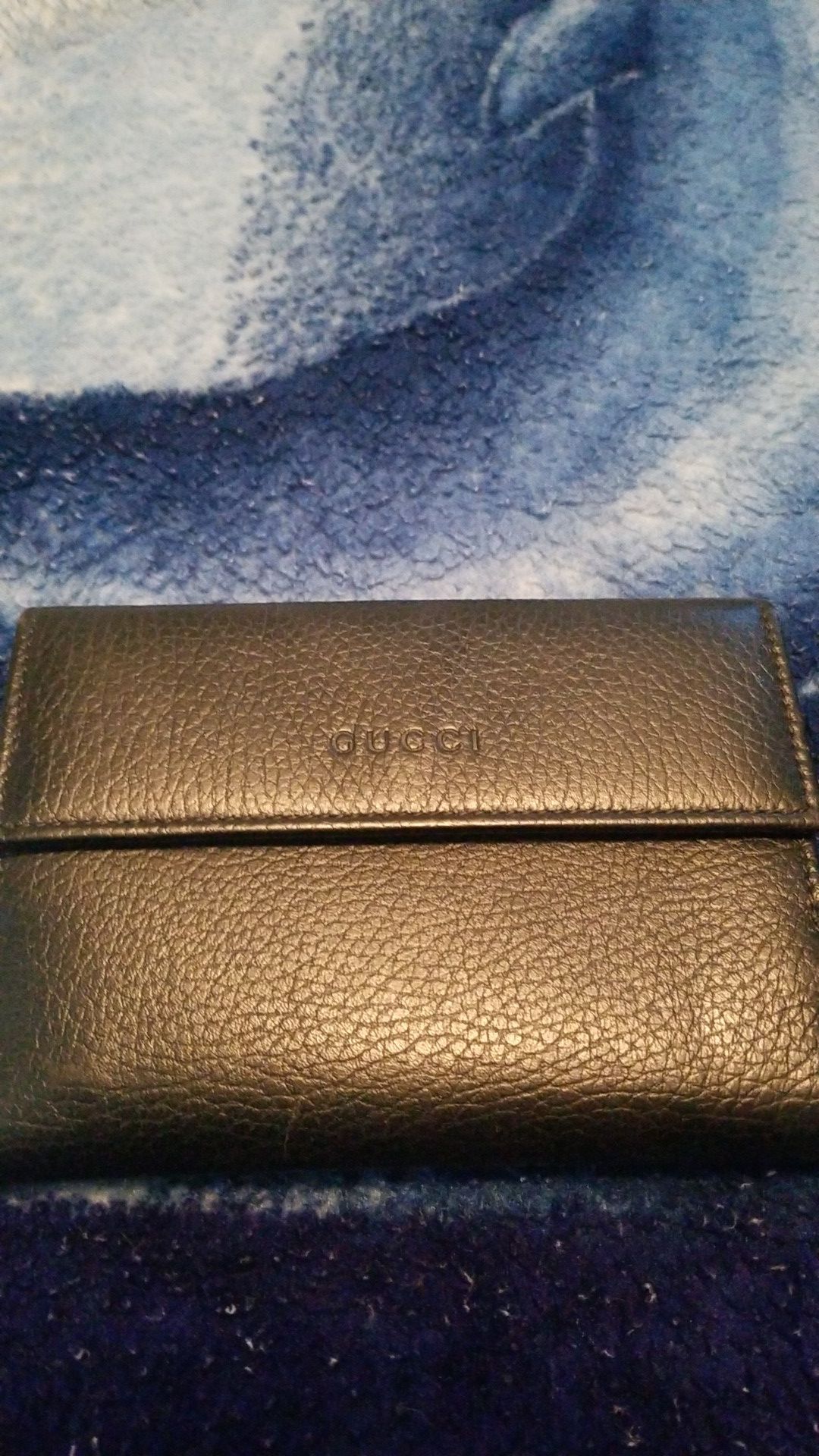 Used gucci wallet in good condition