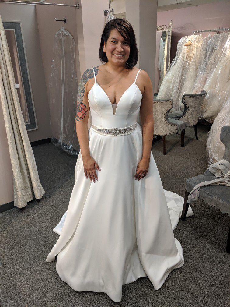 BRAND NEW Wedding Dress For Sale