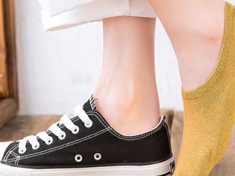 3-Pair No-show Socks w/silicone grips