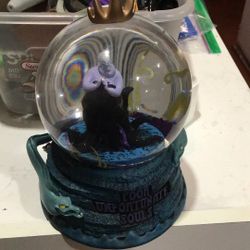 Collector Piece Ursula Small Snow Glove Good Condition Cleaning My Curious 